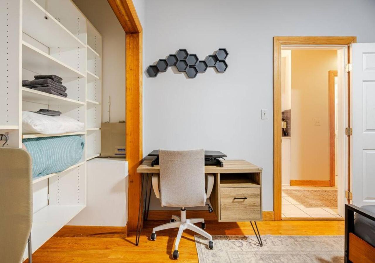 2 Bed Apt W/ Office, Free Parking, Near Wrigley Chicago Bagian luar foto